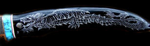 Drago in reverse scrimshaw su manico in corno di bufalo d'acqua realizzato da Papetto